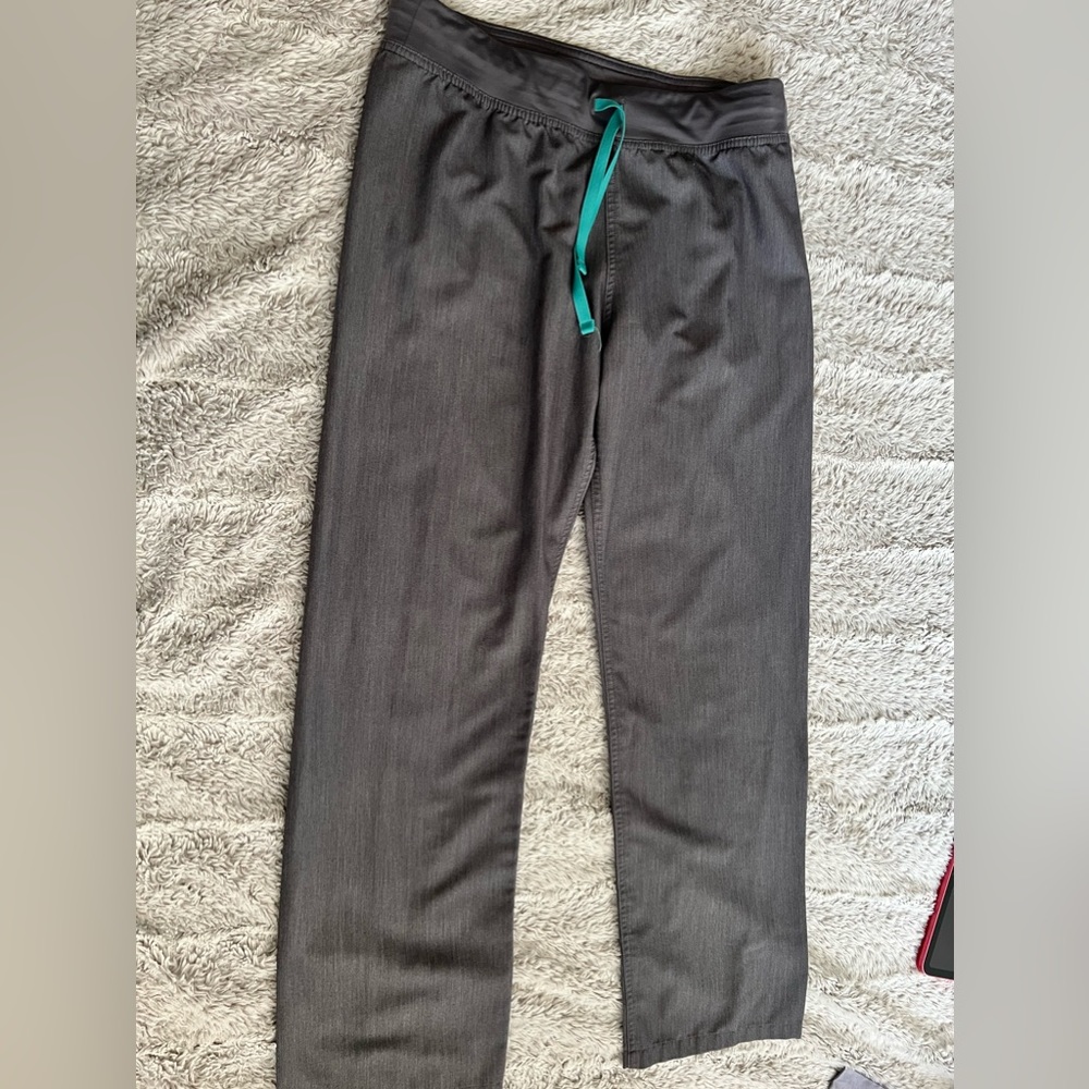 FIGS SCRUB PANTS